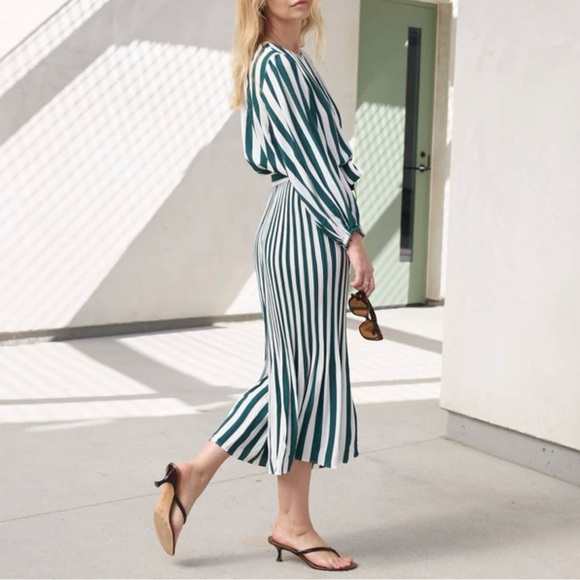 Gathered Sleeve Dress with Tie
Belt - The Who's She - AYR - Picture 2 of 6